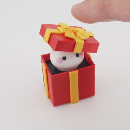 Holiday Gift Box Musical Click Toy – Pop-Up Sound Fidget with Festive Red & Yellow Present Design